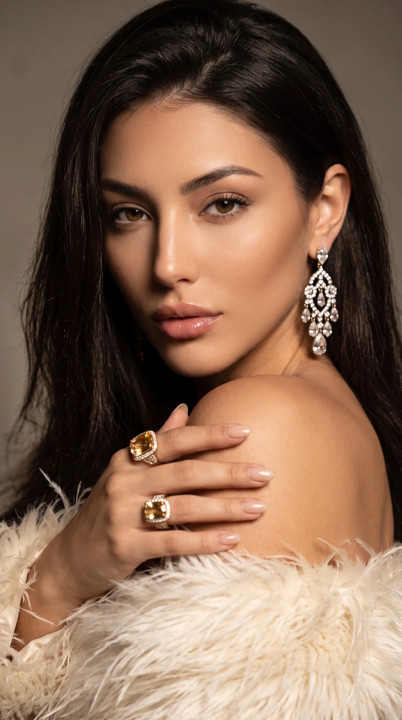 Сияющая роскошь ✨💎💍 Сделай такое же фото в пару кликов: безупречный макияж, сверкающие се…