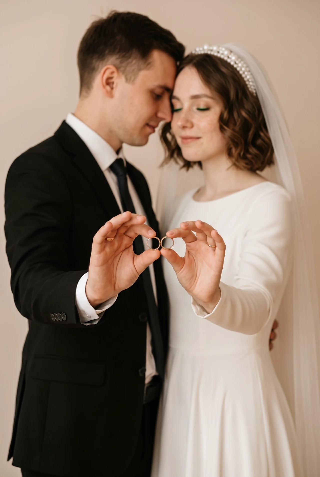 💍Повторяйте свадебное фото с вашей второй половинкой. Загрузите 2 фото: 1 фото женщины и…