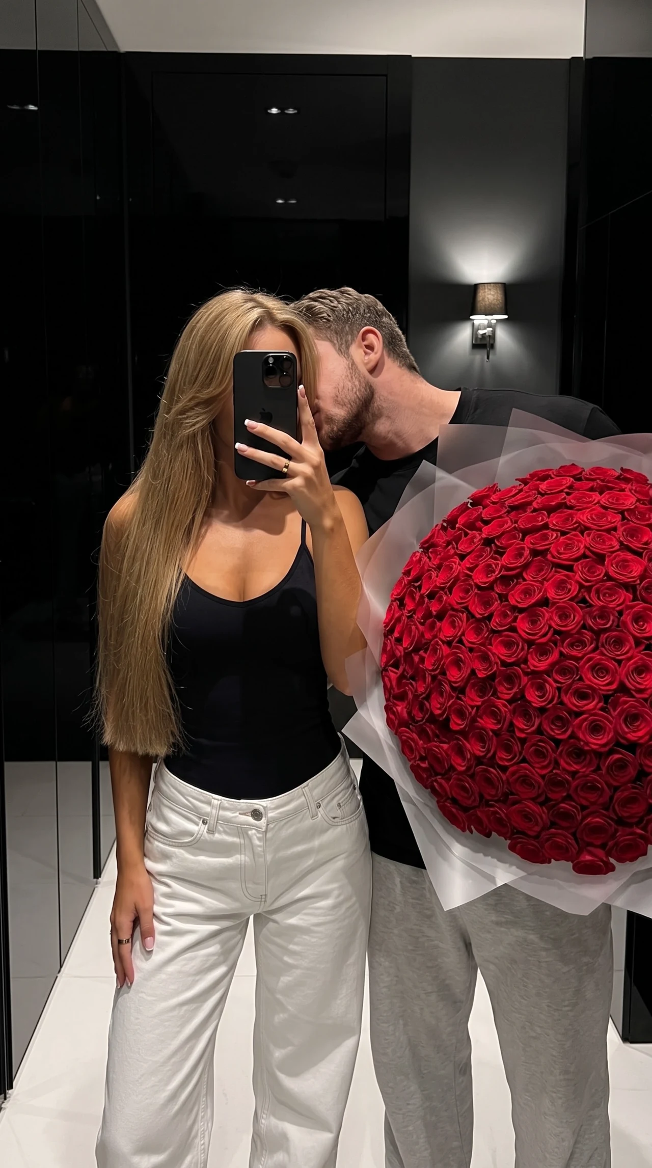 🌹🌹🌹Фото для пары с огромным букетом красных роз. ⭐️ЭКСКЛЮЗИВ. Авторский промпт.