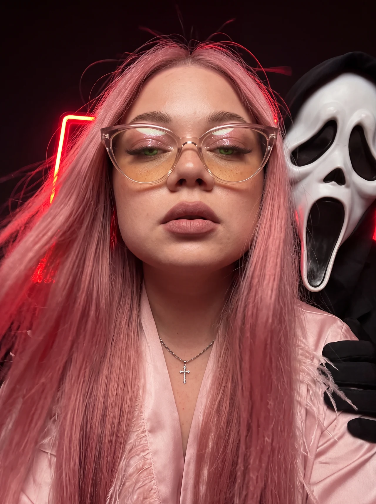 Твоё лицо. Его маска. Селфи, которое пошло не по плану. 🔪🖤 Повторишь?