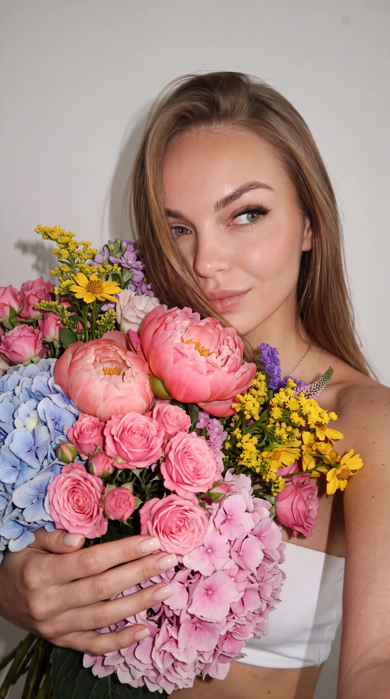 Мой личный рецепт красоты: уход, легкий румянец и много-много цветов 🌺✨ Повторить фото на…