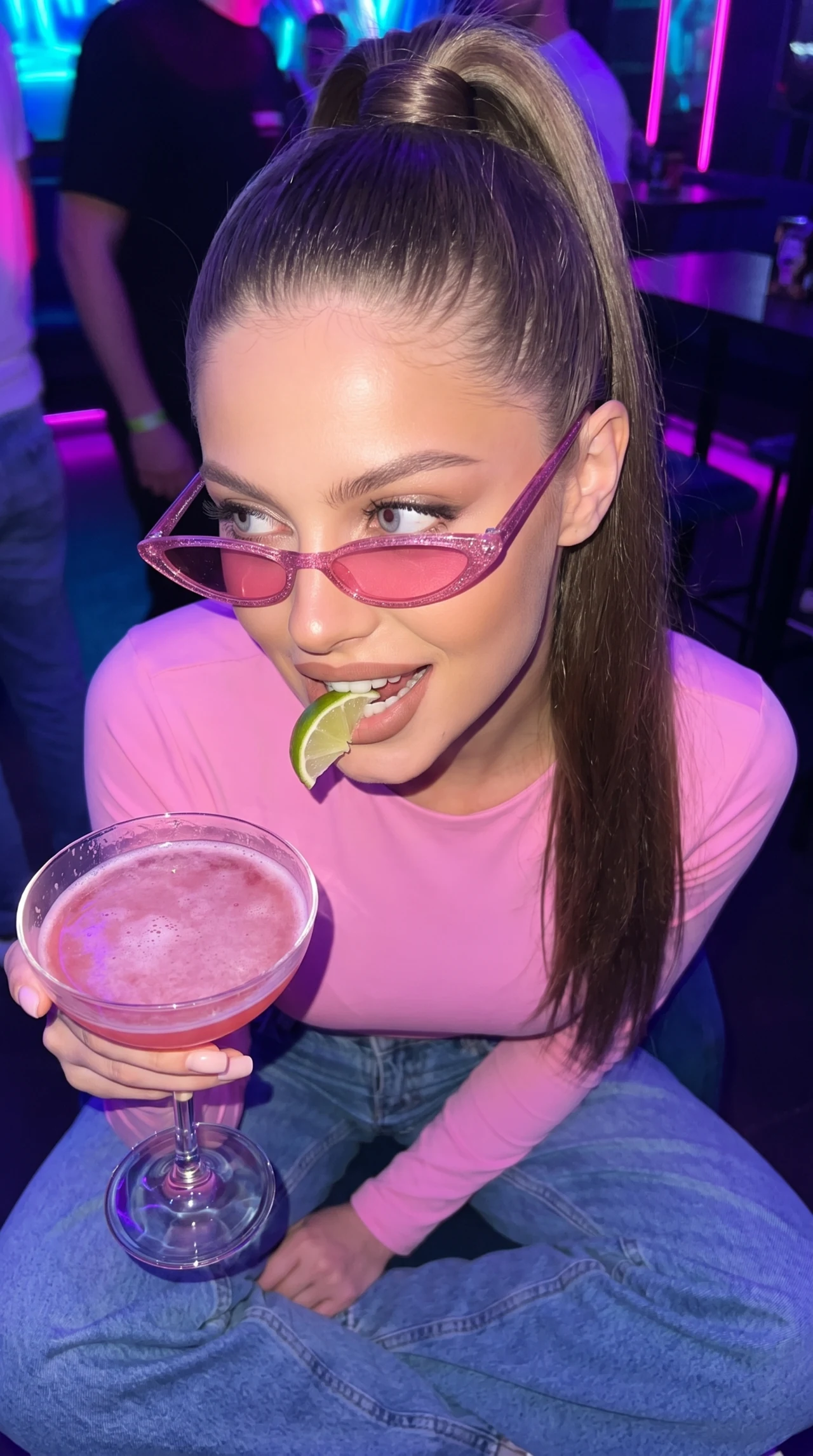 🍸 На вечеринке ..... 👆🏼 Нажмите на ФОТО чтобы повторить ✨
