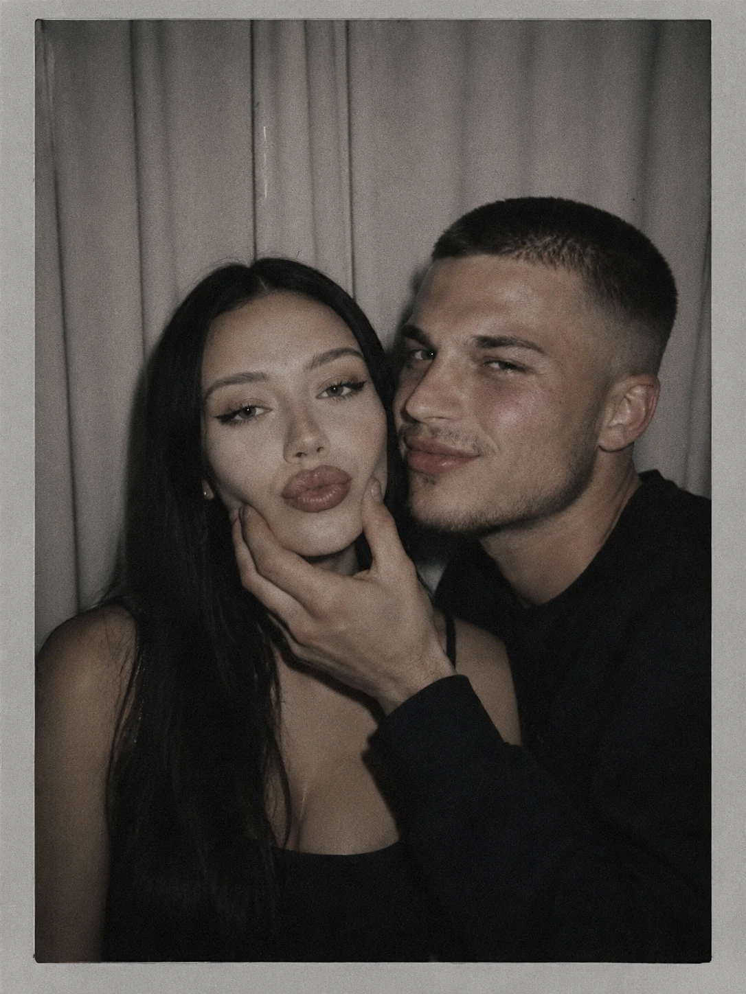 Нажми 🔁 чтобы повторить фото со своим парнем👩🏻❤️👨🏻 @pixly